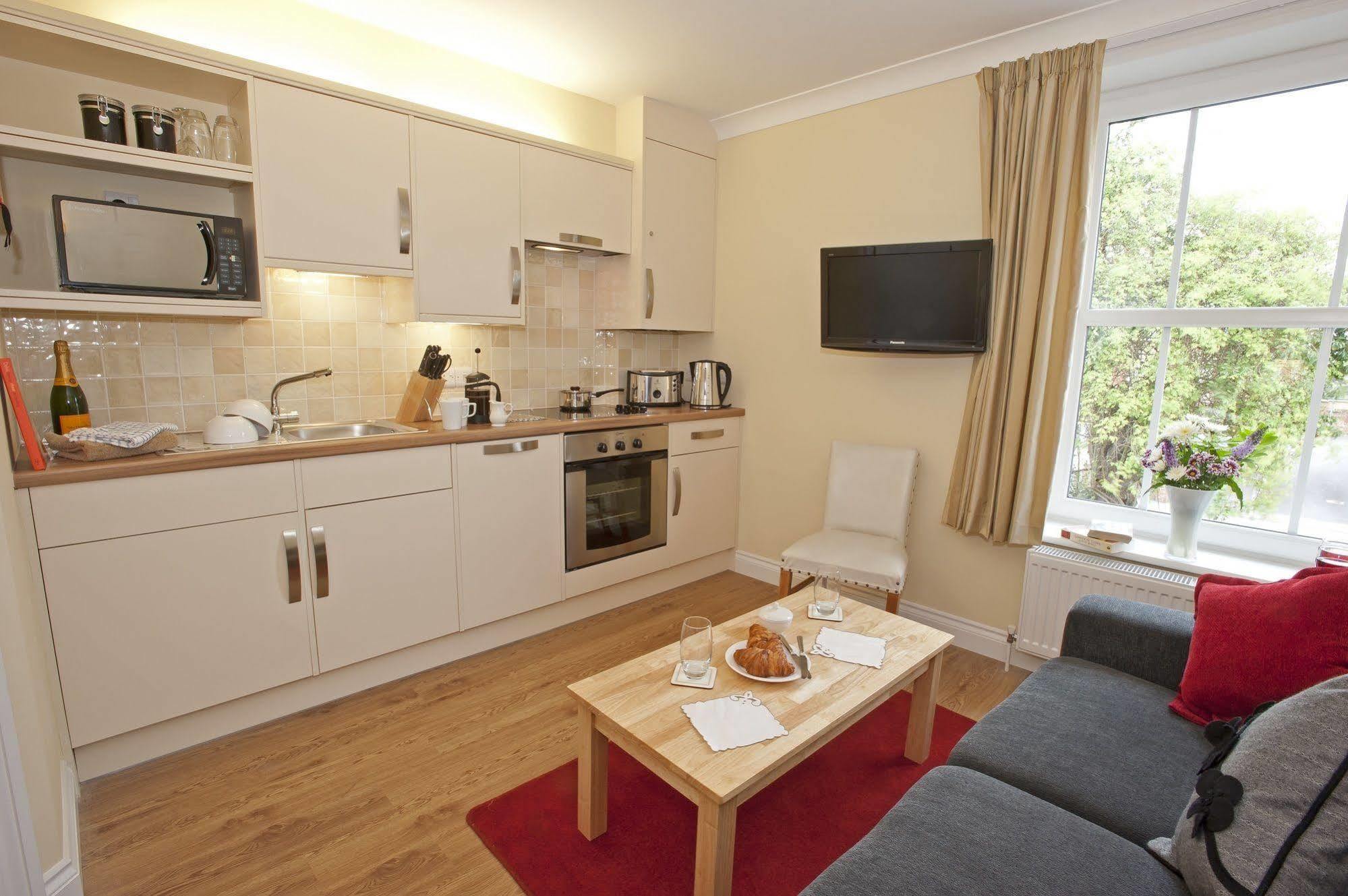 Peartree Serviced Apartments Σαλισμπέρι Εξωτερικό φωτογραφία