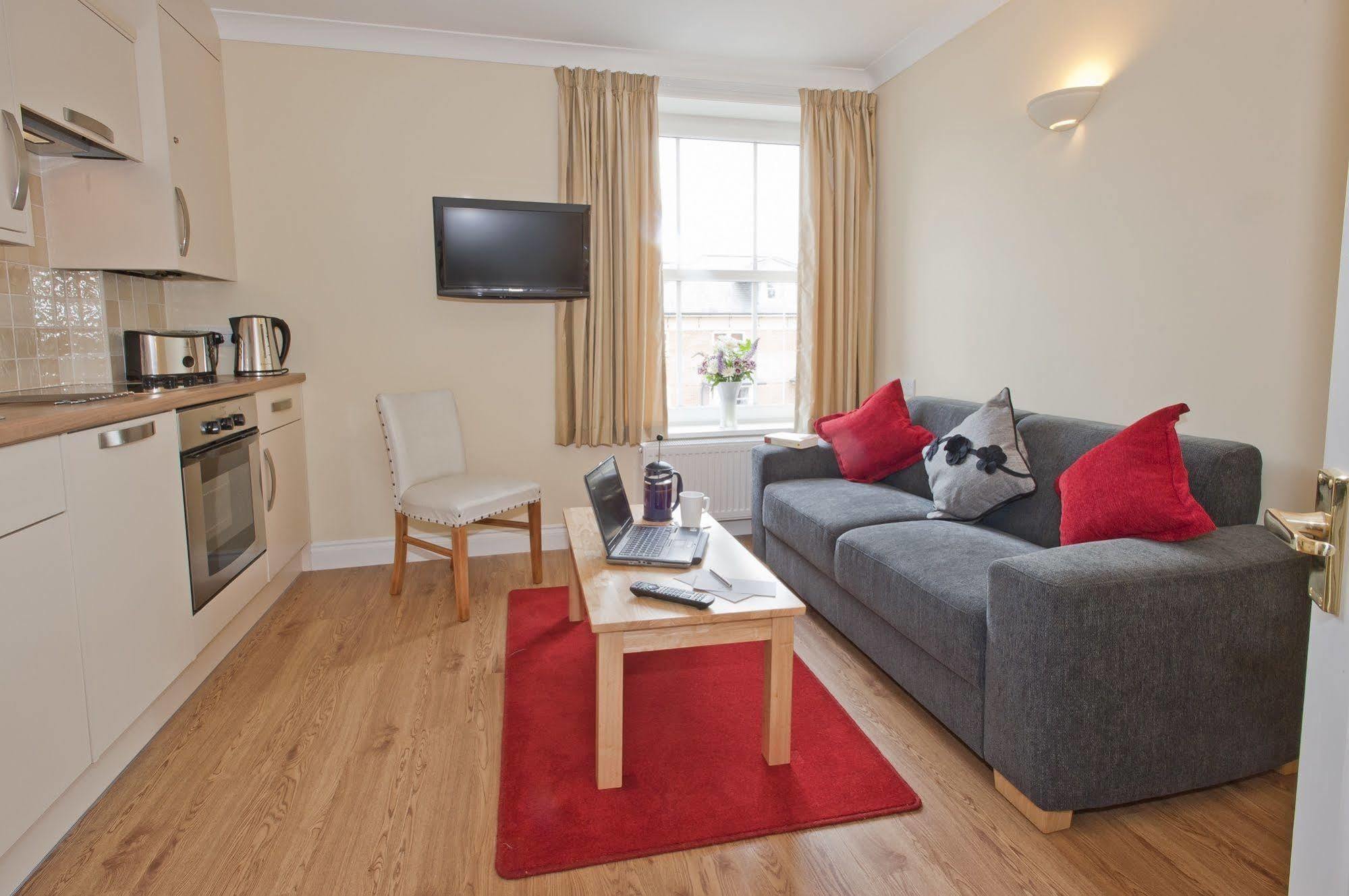 Peartree Serviced Apartments Σαλισμπέρι Εξωτερικό φωτογραφία