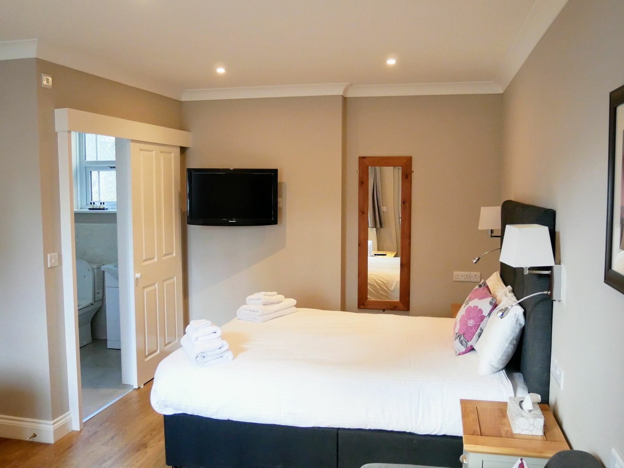Peartree Serviced Apartments Σαλισμπέρι Εξωτερικό φωτογραφία